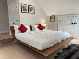 Unparalleled Luxury Spacious City Suite