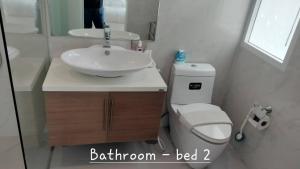 Light, airy, pool views 2 bed 2 bath, free wifi, elect