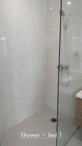 Light, airy, pool views 2 bed 2 bath, free wifi, elect