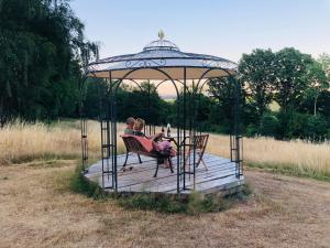 Schwedischer Shelter unter Buchen