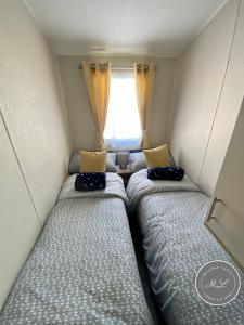 Palm Grove 133 - pet friendly, WiFi close to beach and clubhouse - Golden Palm Resort - Meadow Lakes Caravan & Lodge Hire