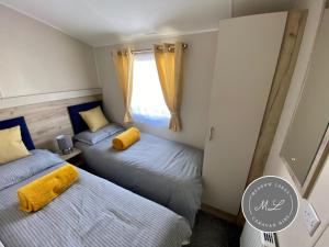 Palm Grove 133 - pet friendly, WiFi close to beach and clubhouse - Golden Palm Resort - Meadow Lakes Caravan & Lodge Hire