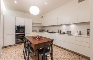 Scaleter - a fine luxury apartment in Palazzo with canal view