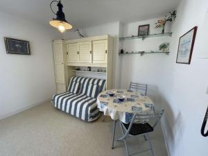 Studio agréable à 20m de la plage - 2 personnes - FR-1-224C-83