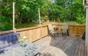 2 Bedroom Cozy Apartment In Skärhamn