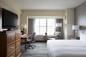 Guest room with King - Concierge level room in Hartford Marriott Downtown