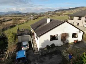 Halsteads: peaceful location, stunning views - Soutergate