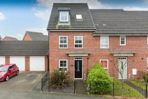 Main Street Town House - Euxton