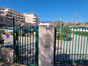 Appartements Studio Climatise Parking Gratuit : photos des chambres