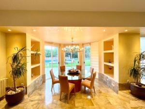Confortable Chalet con piscina