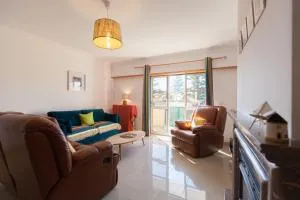 FLH Parede Family Flat with Balcony - São Domingos de Rana