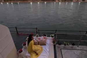 Perfectstayz Premium at Harkipauri Road - Ganga view rooftop cafe