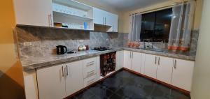 Departamento en Cuenca, 2 habitaciones y parqueo gratis