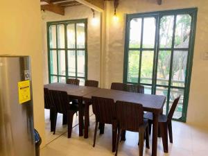 Capiz Beach Villa w pool (entire cottage for 12)