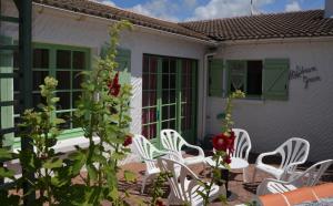 Maisons de vacances Maison de 4 chambres a La Tranche sur Mer a 500 m de la plage avec vue sur la ville jardin amenage et wifi : photos des chambres