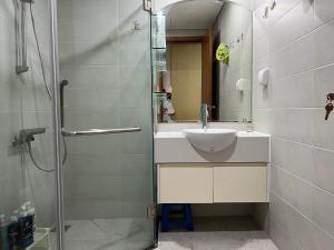 U Home - 1 BR apartment at Vinhomes Royal City