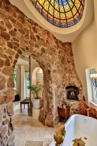 MacLeod House Guest Cottage