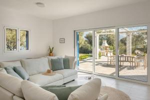 Villa Laura - Serene Escape with a Private Pool