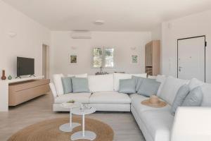 Villa Laura - Serene Escape with a Private Pool