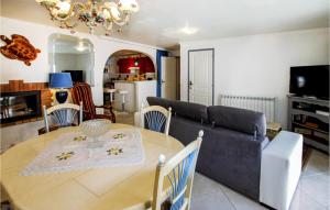 Maisons de vacances Nice Home In Flacheres With 2 Bedrooms, Wifi And Private Swimming Pool : photos des chambres