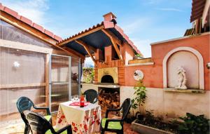 Maisons de vacances Nice Home In Flacheres With 2 Bedrooms, Wifi And Private Swimming Pool : photos des chambres