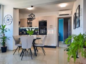 Enjoy Pula - new apt with terrace and FREE parking garage