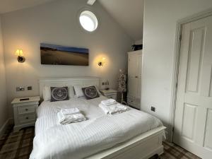 Sandy Collection - Pool and Beach Access - Collection of 2 Properties in one Booking Sleeping 8 total