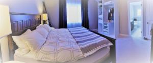Executive House easy access to Kitchener-Waterloo, Cambridge, Toronto, walk to restaurants