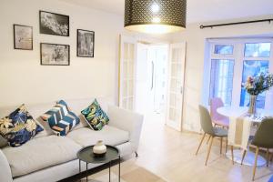 Bee Stays - Maliston House