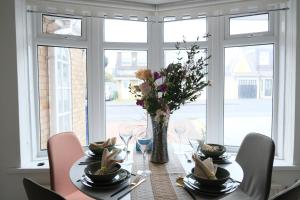 Bee Stays - Maliston House