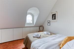 Studio Cocoon with View in the Heart of Paris 09
