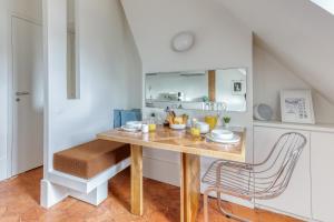 Studio Cocoon with View in the Heart of Paris 09