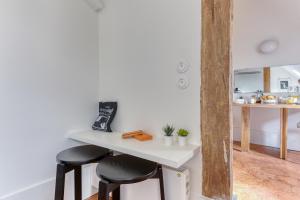 Studio Cocoon with View in the Heart of Paris 09