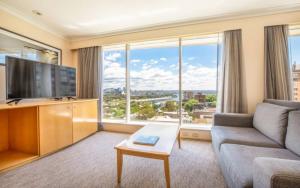 One-Bedroom King Suite with Harbour View room in Holiday Inn Potts Point - Sydney