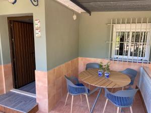 Detached holiday house, 2 bedrooms, private garden, pool
