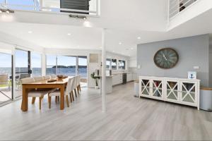 Waterfront Wonderland 41 Foreshore Dr stunning house with a lift linen Wi Fi and ducted air conditioning