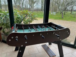 Retraite paisible avec cheminée, étang privé et chalet près du Mans - FR-1-410-382