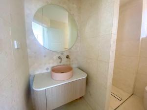 Monterey Lodge - Unit 18, 27 Warne Terrace, Kings Beach Caloundra