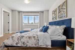 Stylish 3BR Townhouse by Airport