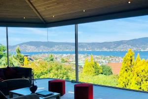 BELLA VISTA Large Family Home Views Forever