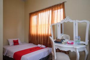 RedDoorz Syariah near Alun Alun Wonosobo 3