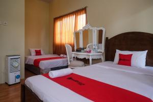 RedDoorz Syariah near Alun Alun Wonosobo 3