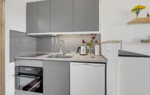 Awesome Apartment In Allinge With Wifi