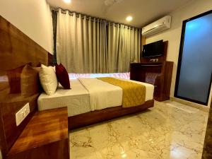 Hotel Delmond Prime- Near NESCO