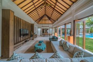 Villa Kajou: Spacious 4BD Villa in Seminyak Close to the Beach!