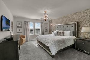 5 Bedrooms 45 Bathrooms Windsor At Westside 8928 Sa