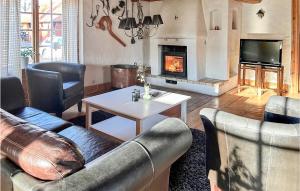 Nice Home In Skövde With Kitchen