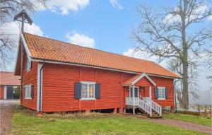 Nice Home In Skövde With Kitchen