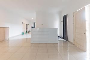 Urbanview Hotel Sabar Residence CSB Mall