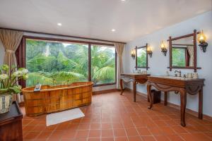 Phòng Imperial (Imperial Room)